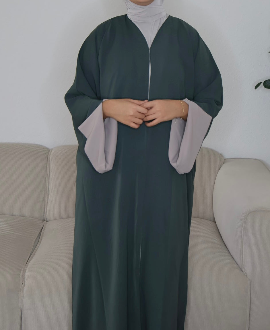 Reversible Emirati Abaya – Two Styles, One Elegance