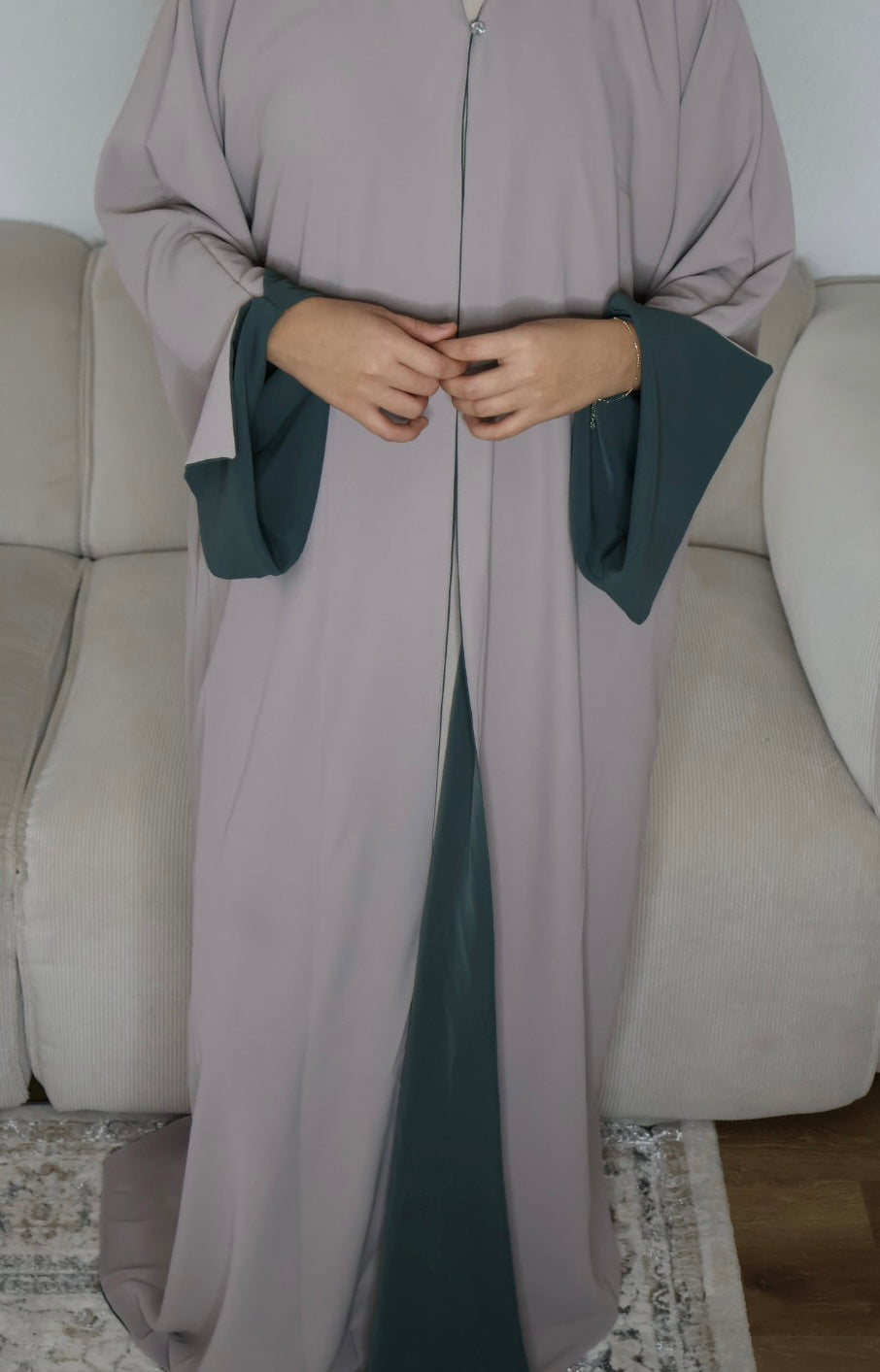 Reversible Emirati Abaya – Two Styles, One Elegance